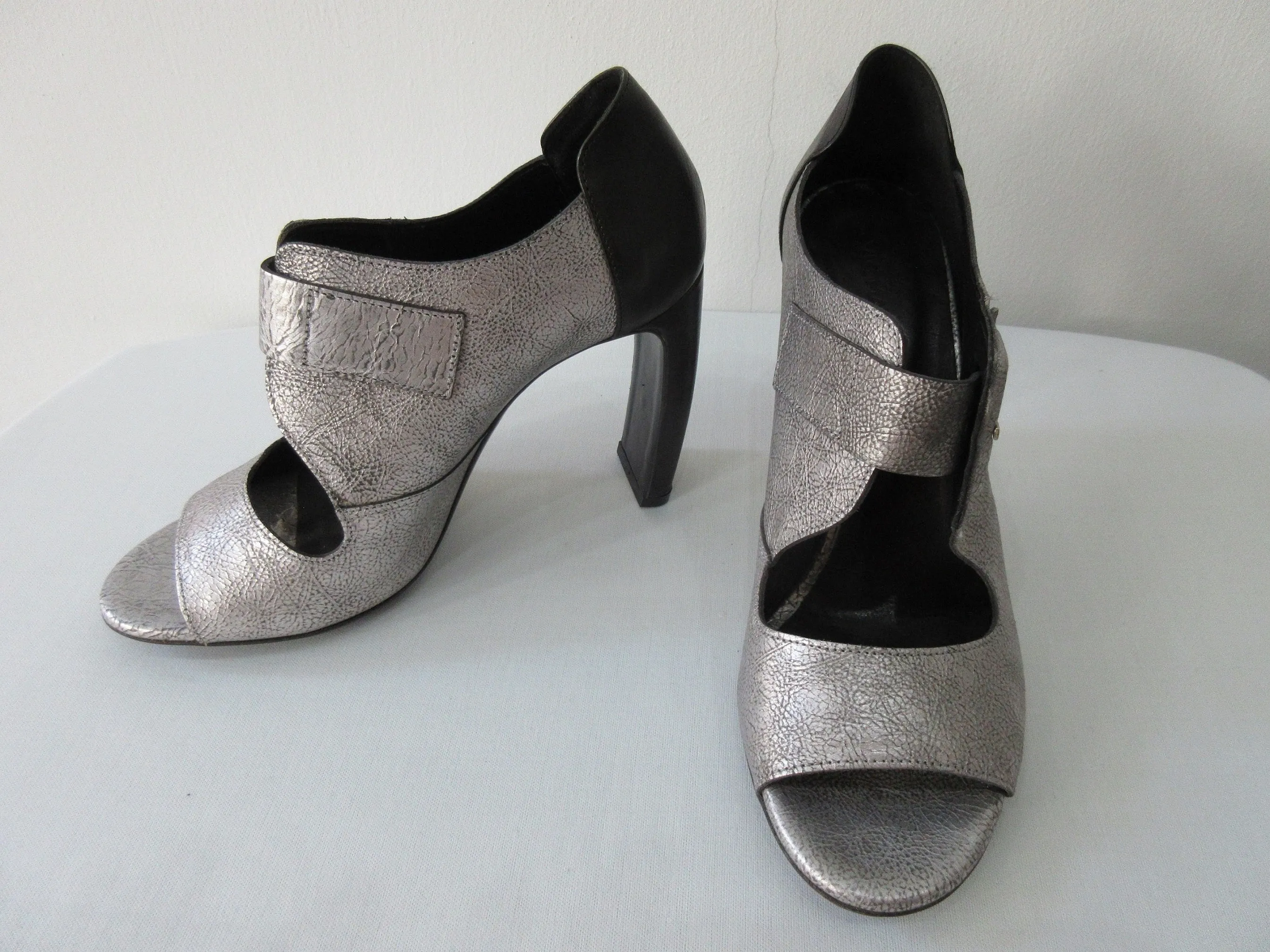 20S04 -Vic Matie Buckled Silver Shoe