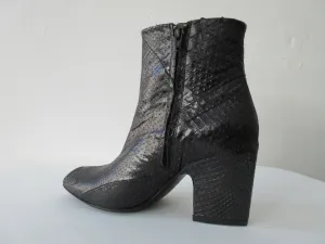 20S07 -Vic Matie Snake Skin Boots