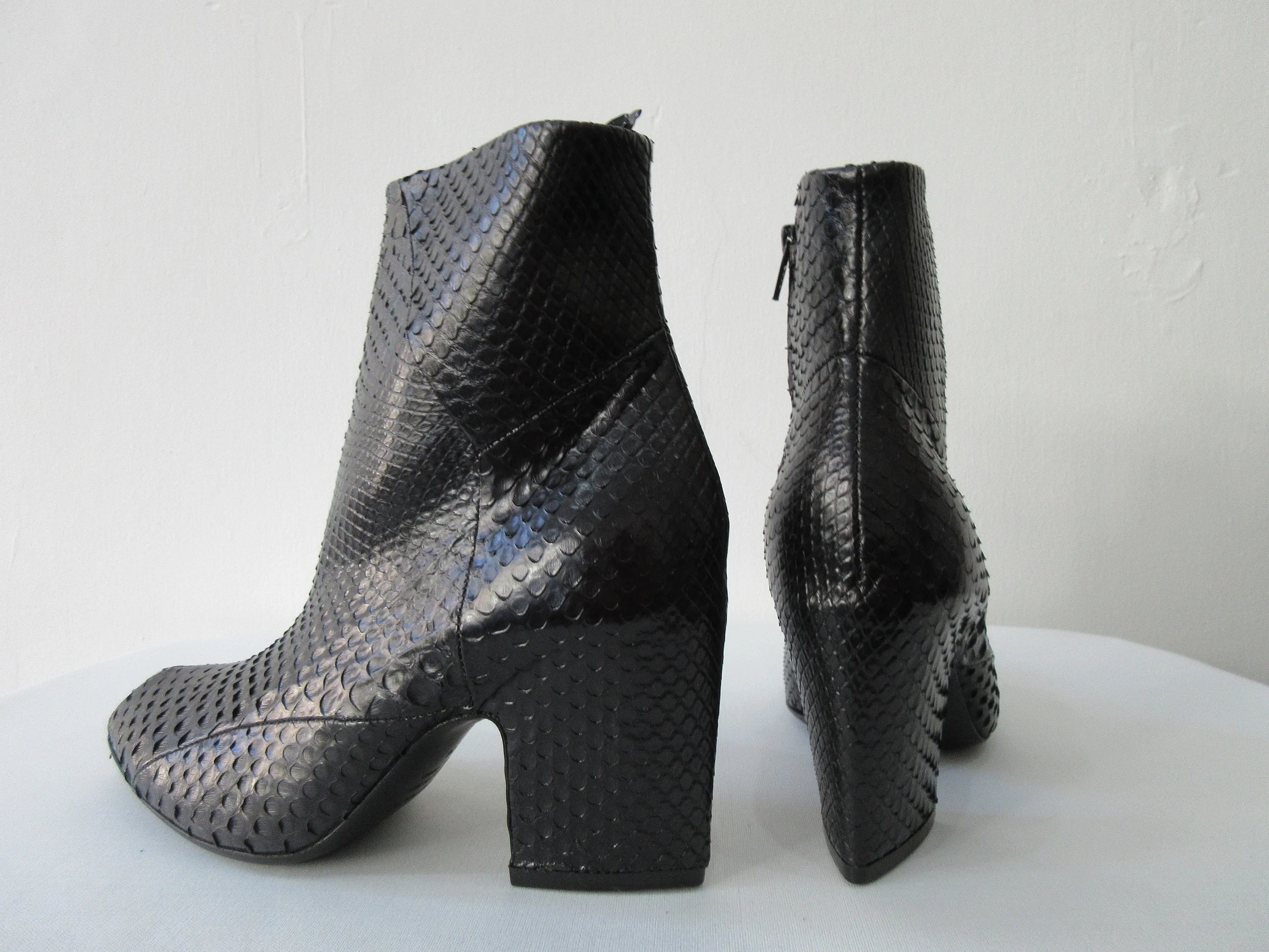 20S07 -Vic Matie Snake Skin Boots