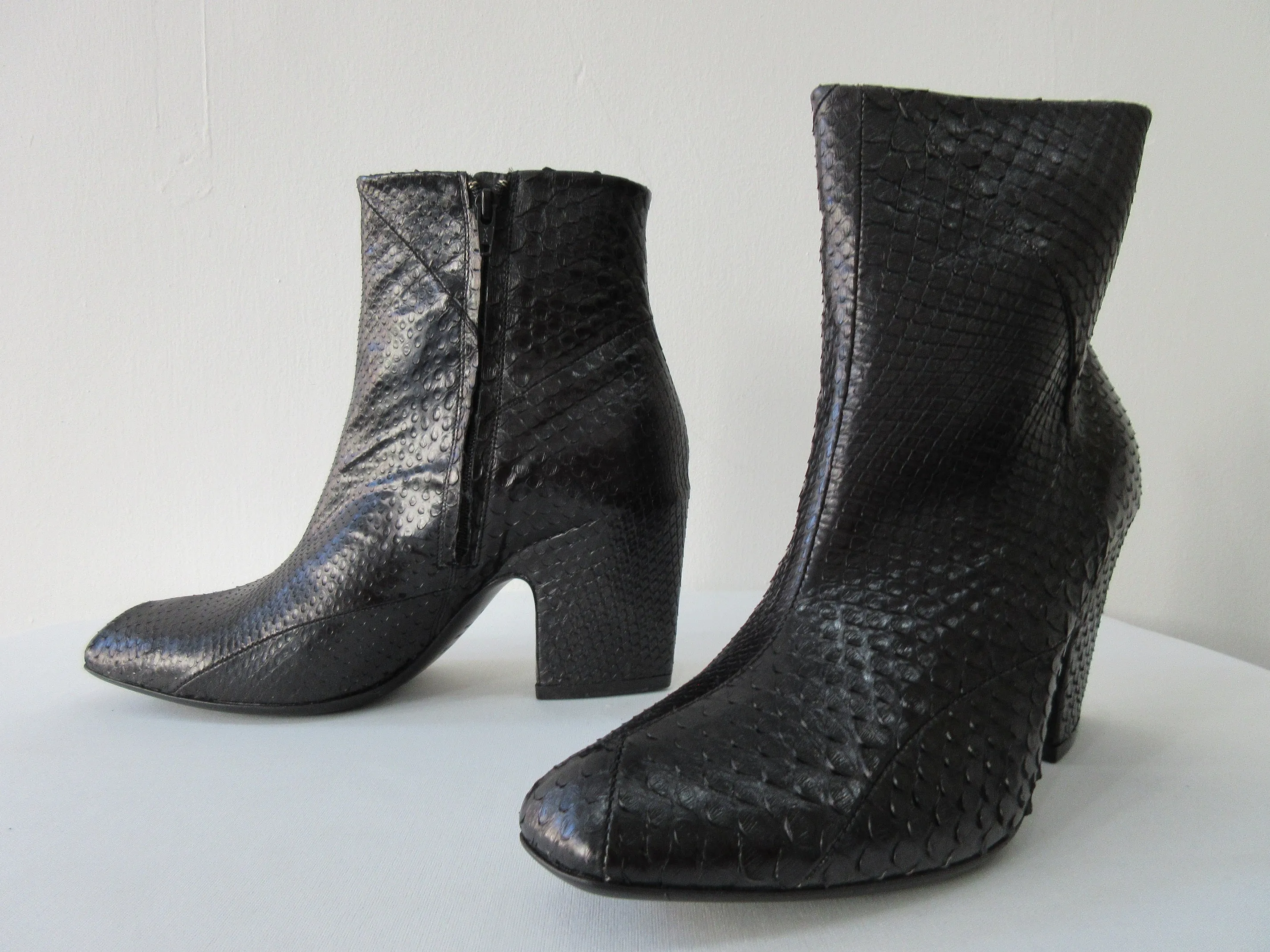 20S07 -Vic Matie Snake Skin Boots