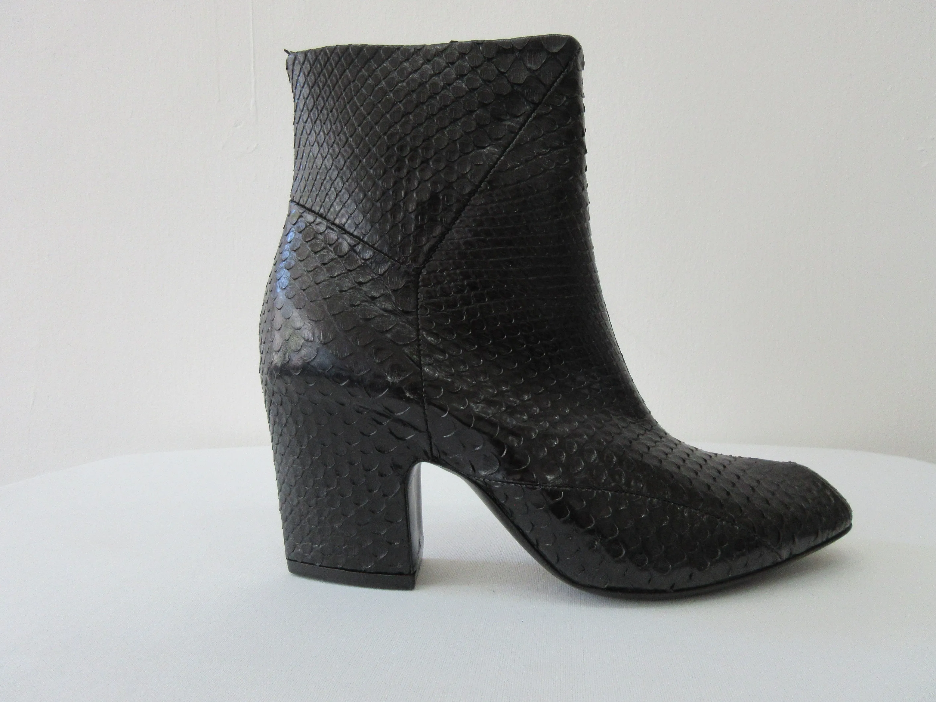 20S07 -Vic Matie Snake Skin Boots