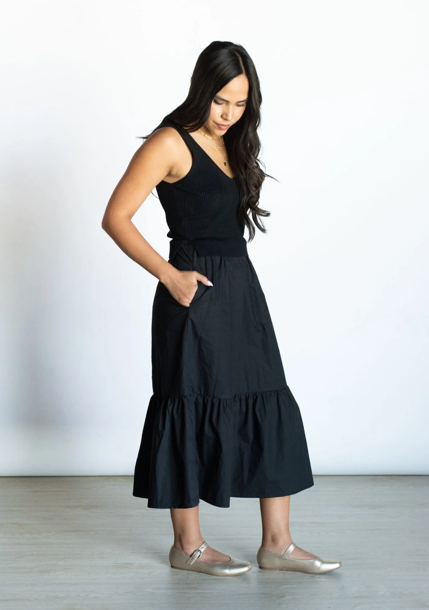 Luxury Excursions Black Knit Bodice Midi Dress